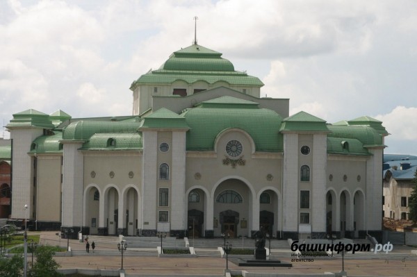 Радий Хабиров поручил закрыть театры, где есть заболевшие сотрудники