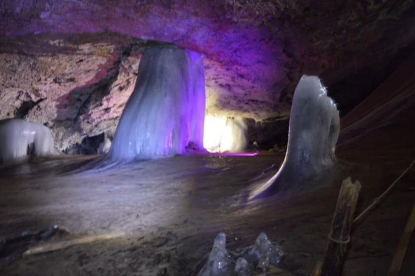 В Башкирии Аскынскую ледяную пещеру временно закроют для посещения из-за коронавируса В Башкирии Аскынскую ледяную пещеру временно закроют для посещения из-за коронавируса