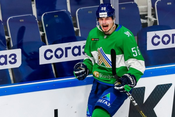 Проспект «Вашингтона» Александр Алексеев сделал дубль в ворота «Нефтехимика» за 4 минуты Проспект «Вашингтона» Александр Алексеев сделал дубль в ворота «Нефтехимика» за 4 минуты