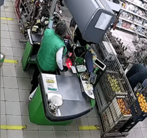 Депутат «Единой России» отказался надеть маску и устроил скандал в магазине в Башкирии Депутат «Единой России» отказался надеть маску и устроил скандал в магазине в Башкирии