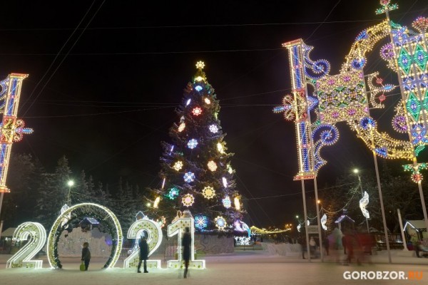 Новогодняя елка в Уфе признана самой высокой в России Новогодняя елка в Уфе признана самой высокой в России