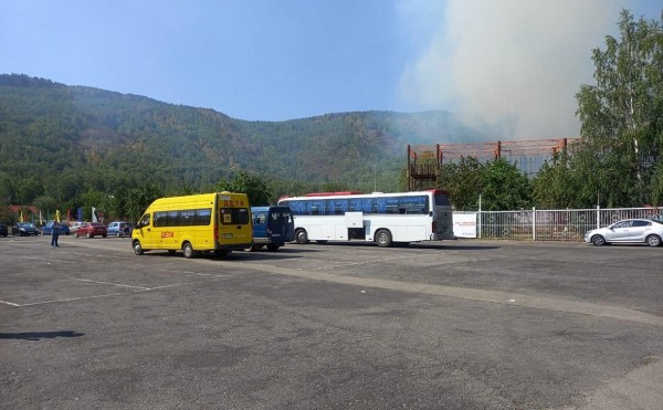 837 человек эвакуировали из лагеря в Башкирии из-за природного пожара