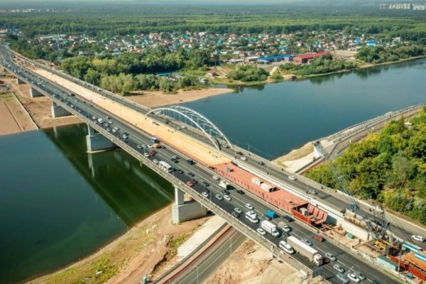 Жителей Уфы предупредили о возможном появлении пробок на Бельском мосту из-за замены асфальта Жителей Уфы предупредили о возможном появлении пробок на Бельском мосту из-за замены асфальта